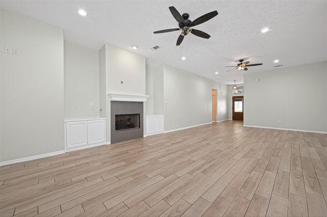 10542 Parkside Drive, Willis, TX 77318