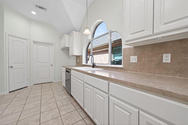 10542 Parkside Drive, Willis, TX 77318