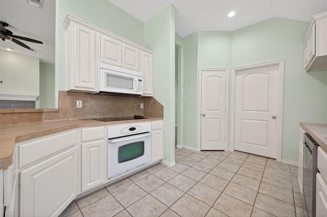 10542 Parkside Drive, Willis, TX 77318