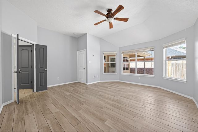 10542 Parkside Drive, Willis, TX 77318