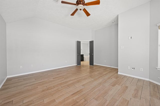 10542 Parkside Drive, Willis, TX 77318