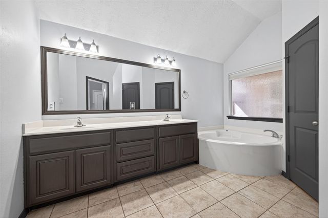 10542 Parkside Drive, Willis, TX 77318