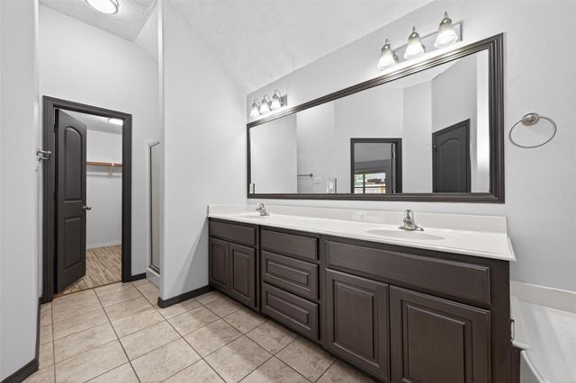 10542 Parkside Drive, Willis, TX 77318