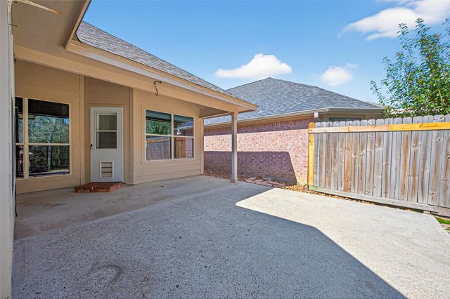 10542 Parkside Drive, Willis, TX 77318