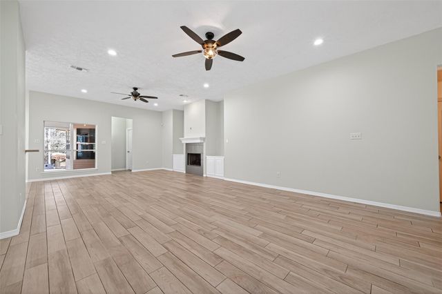 10542 Parkside Drive, Willis, TX 77318