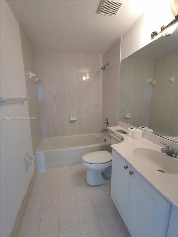 17350 NW 67th Ave 301, Hialeah, FL 33015