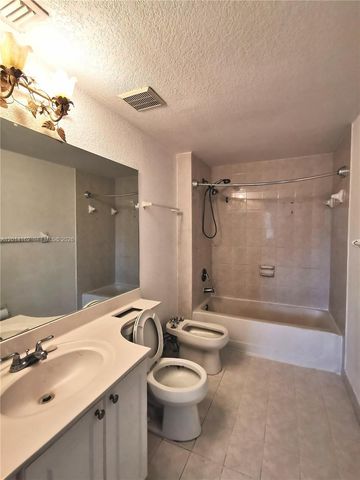 17350 NW 67th Ave 301, Hialeah, FL 33015