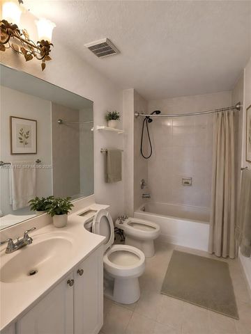 17350 NW 67th Ave 301, Hialeah, FL 33015