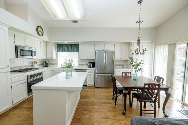 2505 Mission Ct, Escalon, CA 95320