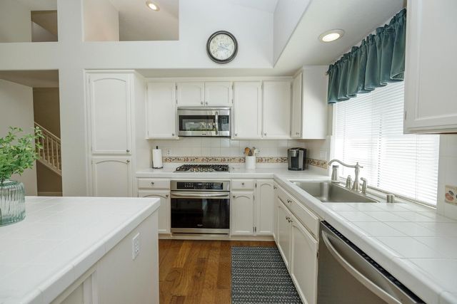 2505 Mission Ct, Escalon, CA 95320
