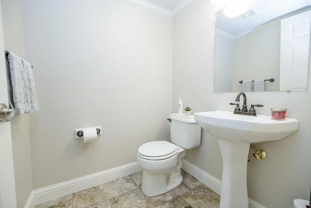 2505 Mission Ct, Escalon, CA 95320