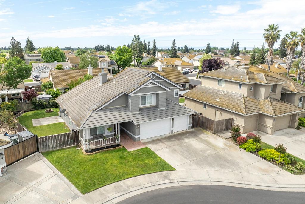 2505 Mission Ct, Escalon, CA 95320