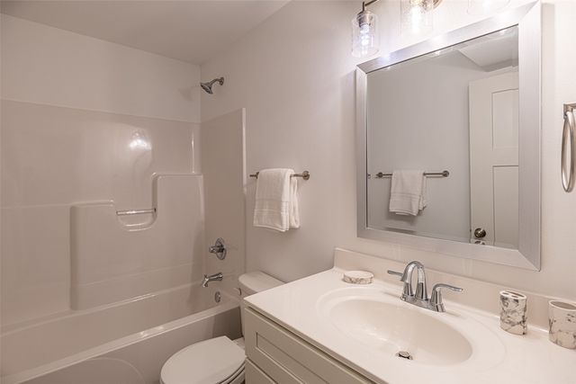 637 Catherine Drive, Tiffin, IA 52340