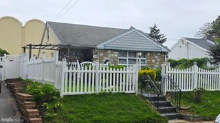 8035 GILBERT ST, Philadelphia, PA 19150