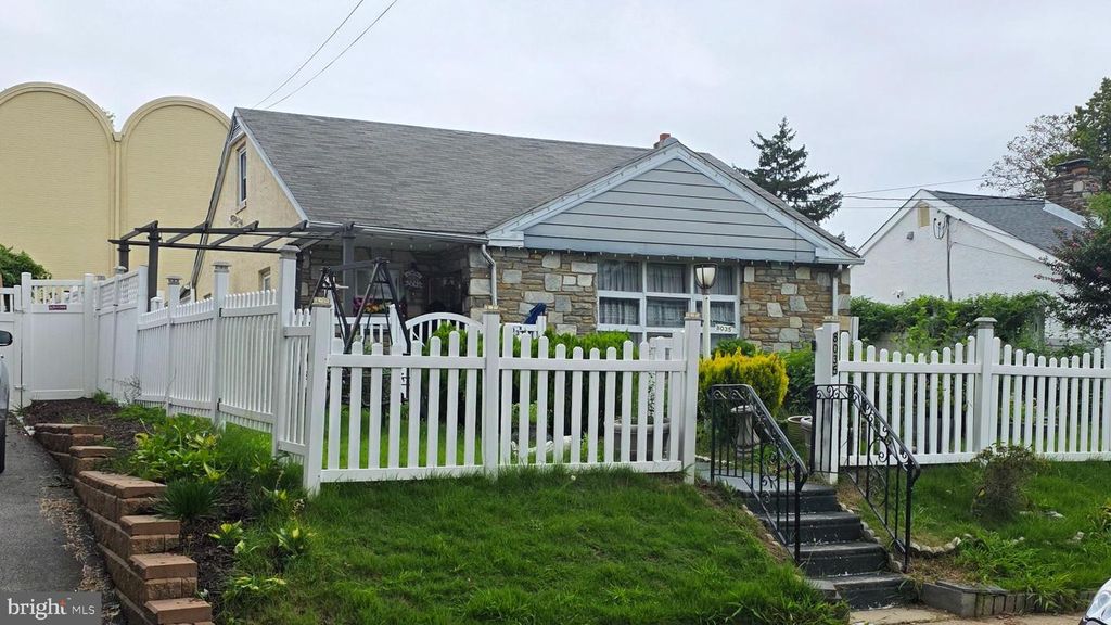 8035 GILBERT ST, Philadelphia, PA 19150
