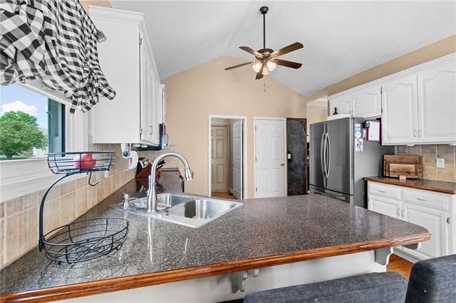 10727 N Tennessee Avenue, Kansas City, MO 64157