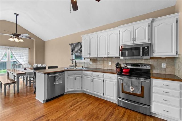 10727 N Tennessee Avenue, Kansas City, MO 64157