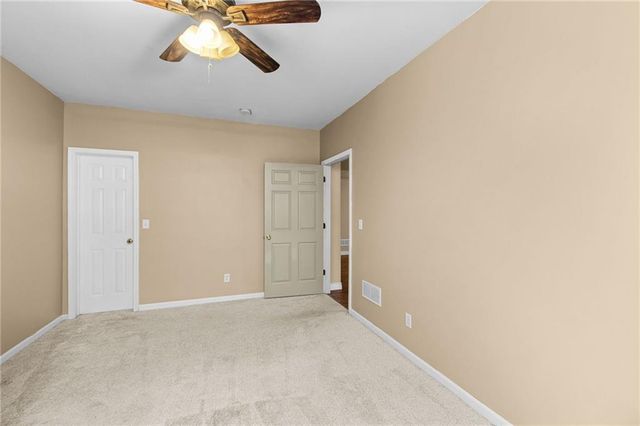 10727 N Tennessee Avenue, Kansas City, MO 64157