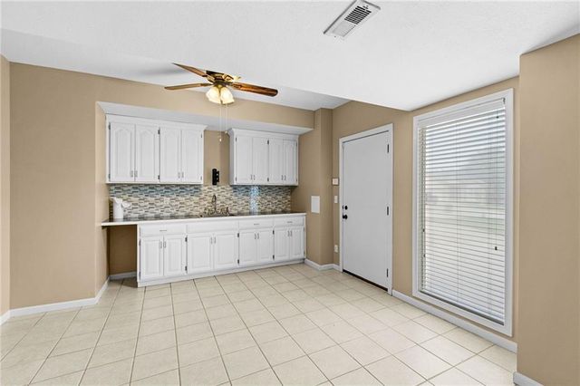 10727 N Tennessee Avenue, Kansas City, MO 64157