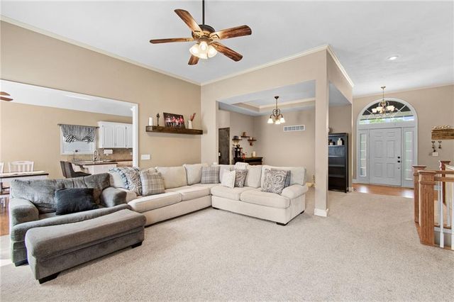 10727 N Tennessee Avenue, Kansas City, MO 64157