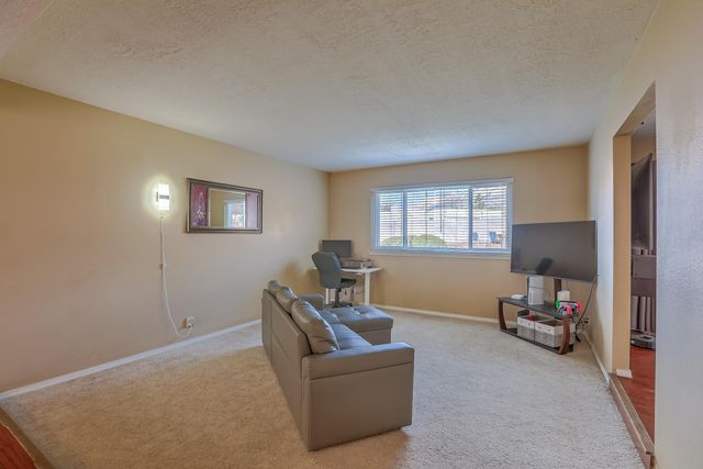 11109 Hagen Road NE, Albuquerque, NM 87111