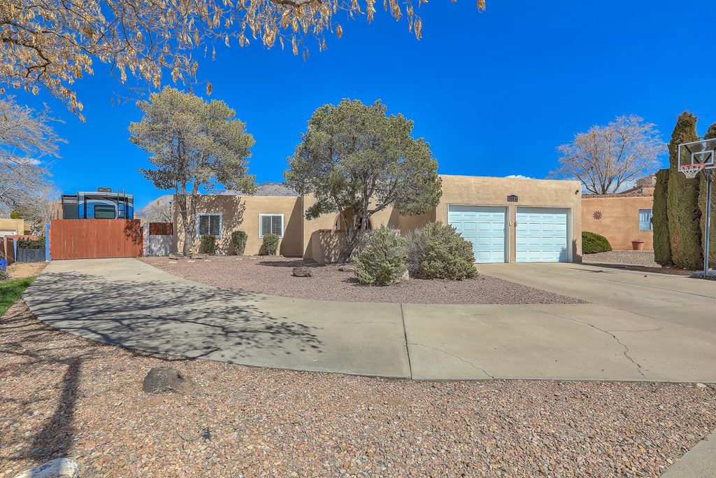 11109 Hagen Road NE, Albuquerque, NM 87111