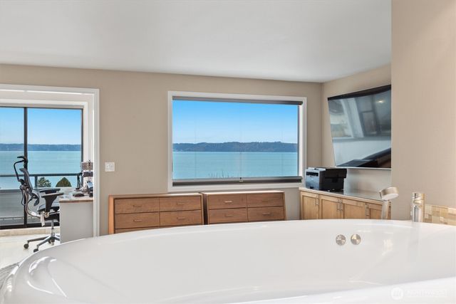 505 S Marine View Way, Federal Way, WA 98003