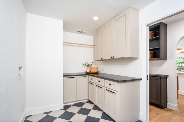 1618 Loree, Dallas, TX 75228