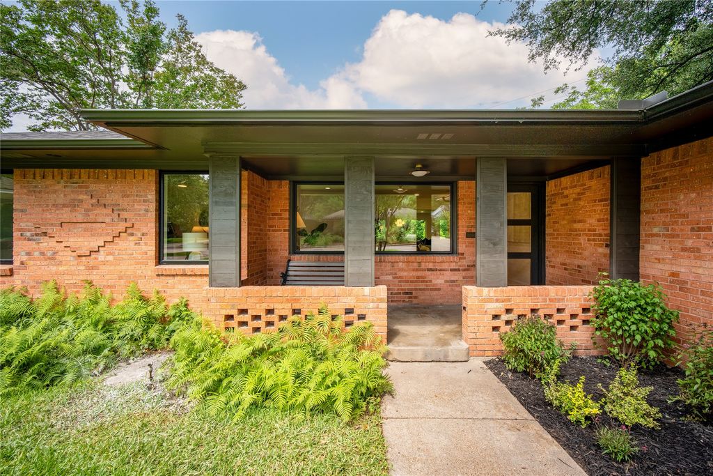 1618 Loree, Dallas, TX 75228