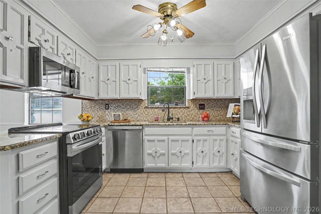2003 N Main Street, Owasso, OK 74055