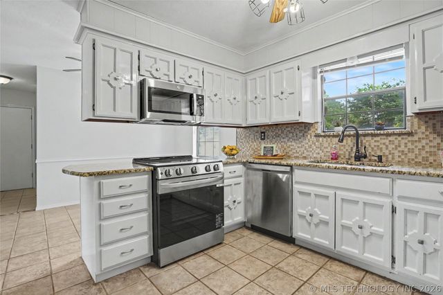 2003 N Main Street, Owasso, OK 74055