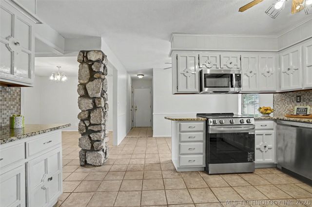 2003 N Main Street, Owasso, OK 74055