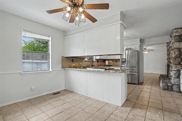 2003 N Main Street, Owasso, OK 74055