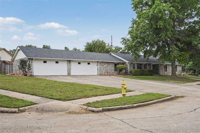 2003 N Main Street, Owasso, OK 74055