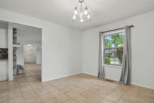 2003 N Main Street, Owasso, OK 74055