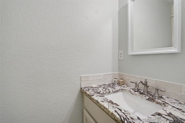2003 N Main Street, Owasso, OK 74055