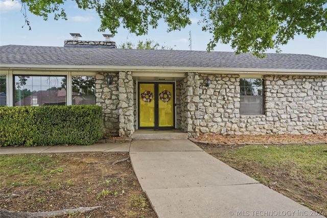 2003 N Main Street, Owasso, OK 74055