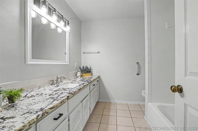 2003 N Main Street, Owasso, OK 74055