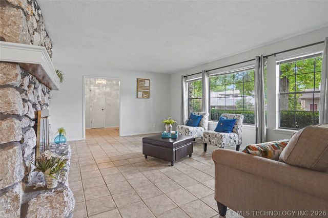 2003 N Main Street, Owasso, OK 74055
