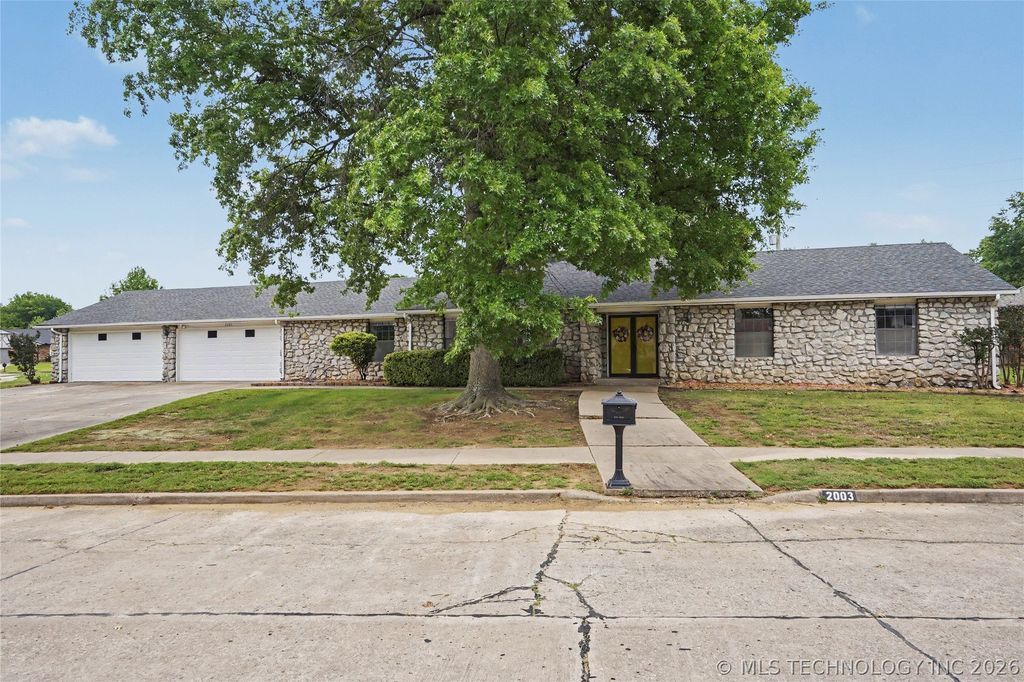 2003 N Main Street, Owasso, OK 74055