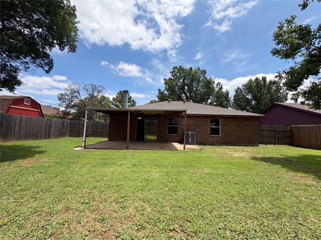 6304 Big Springs Drive, Arlington, TX 76001