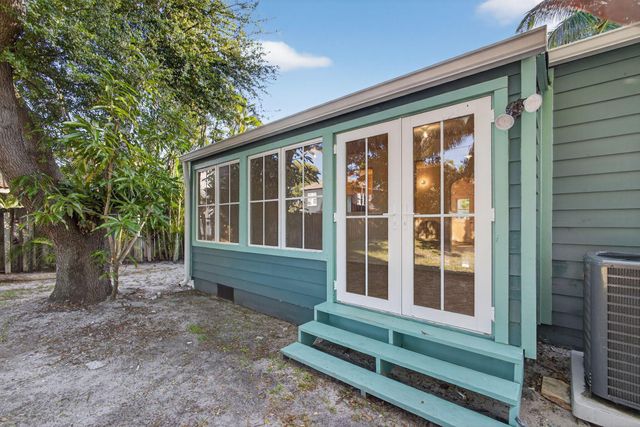 407 S Palmway, Lake Worth Beach, FL 33460