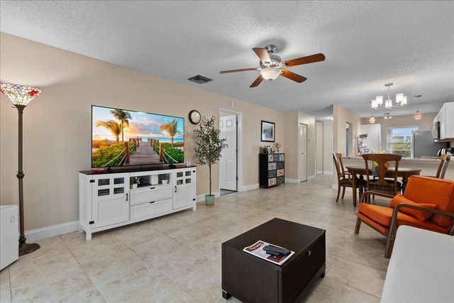 162 Lake Susan Lane, West Palm Beach, FL 33411