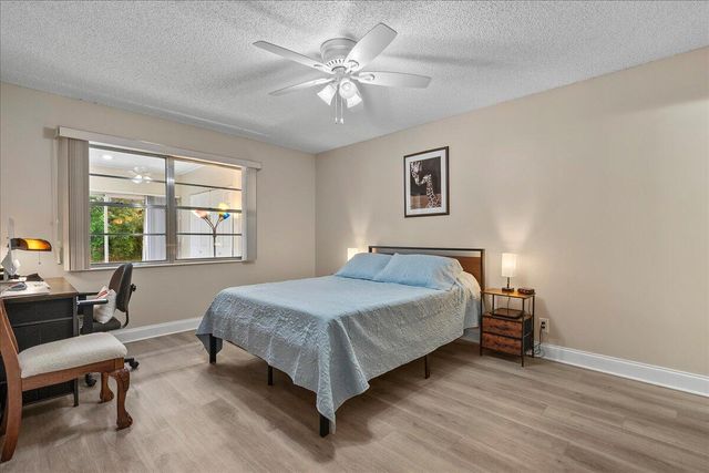 162 Lake Susan Lane, West Palm Beach, FL 33411