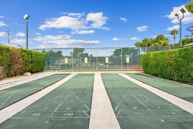 162 Lake Susan Lane, West Palm Beach, FL 33411