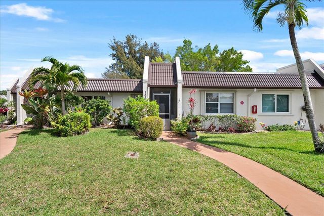 162 Lake Susan Lane, West Palm Beach, FL 33411