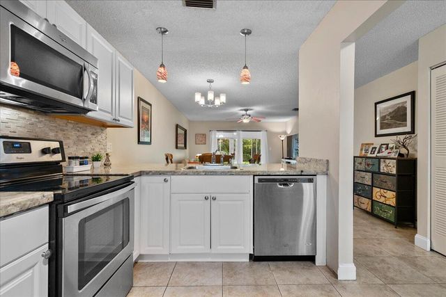 162 Lake Susan Lane, West Palm Beach, FL 33411