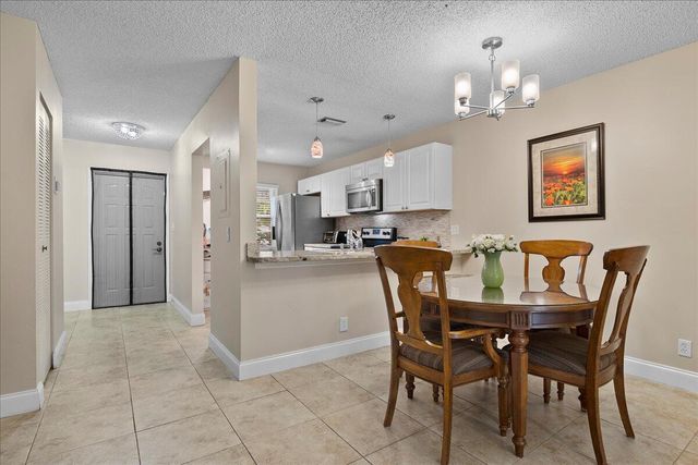 162 Lake Susan Lane, West Palm Beach, FL 33411