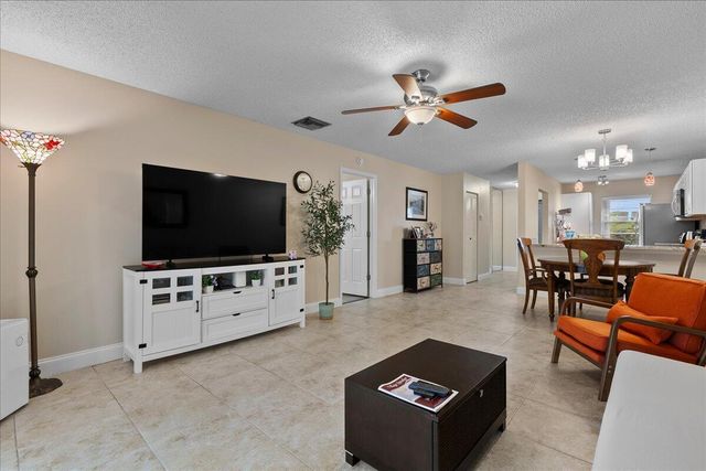 162 Lake Susan Lane, West Palm Beach, FL 33411