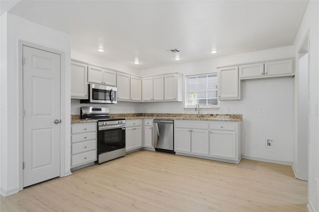 5715 Vancouver Place, Tulsa, OK 74107